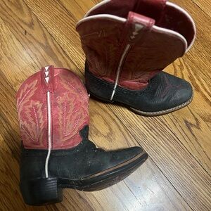Ariat kids size 9 Pink and Black Cowboy Boots with Intricate Stitching